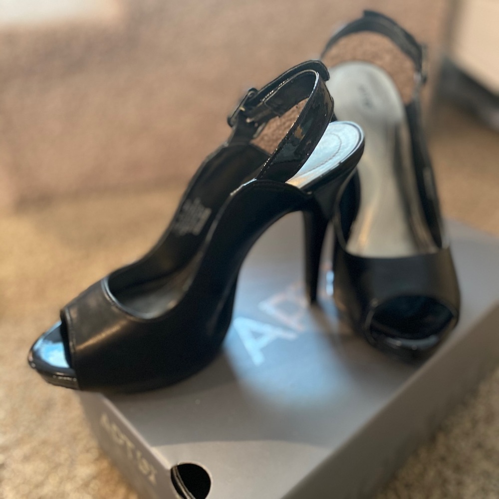 APT9 brand heels